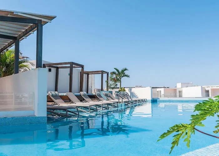 Central Beach Haven Sleeps 16